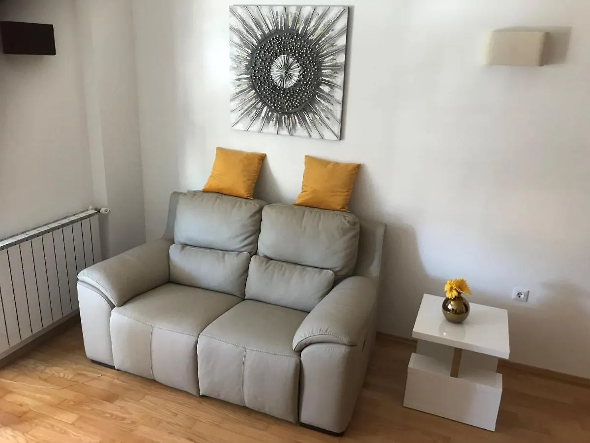 Apartment Angela With Private Garage Slot Pula