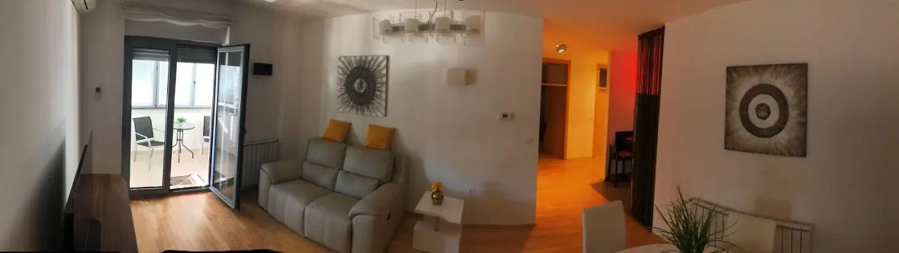 Apartment Angela With Private Garage Slot Pula