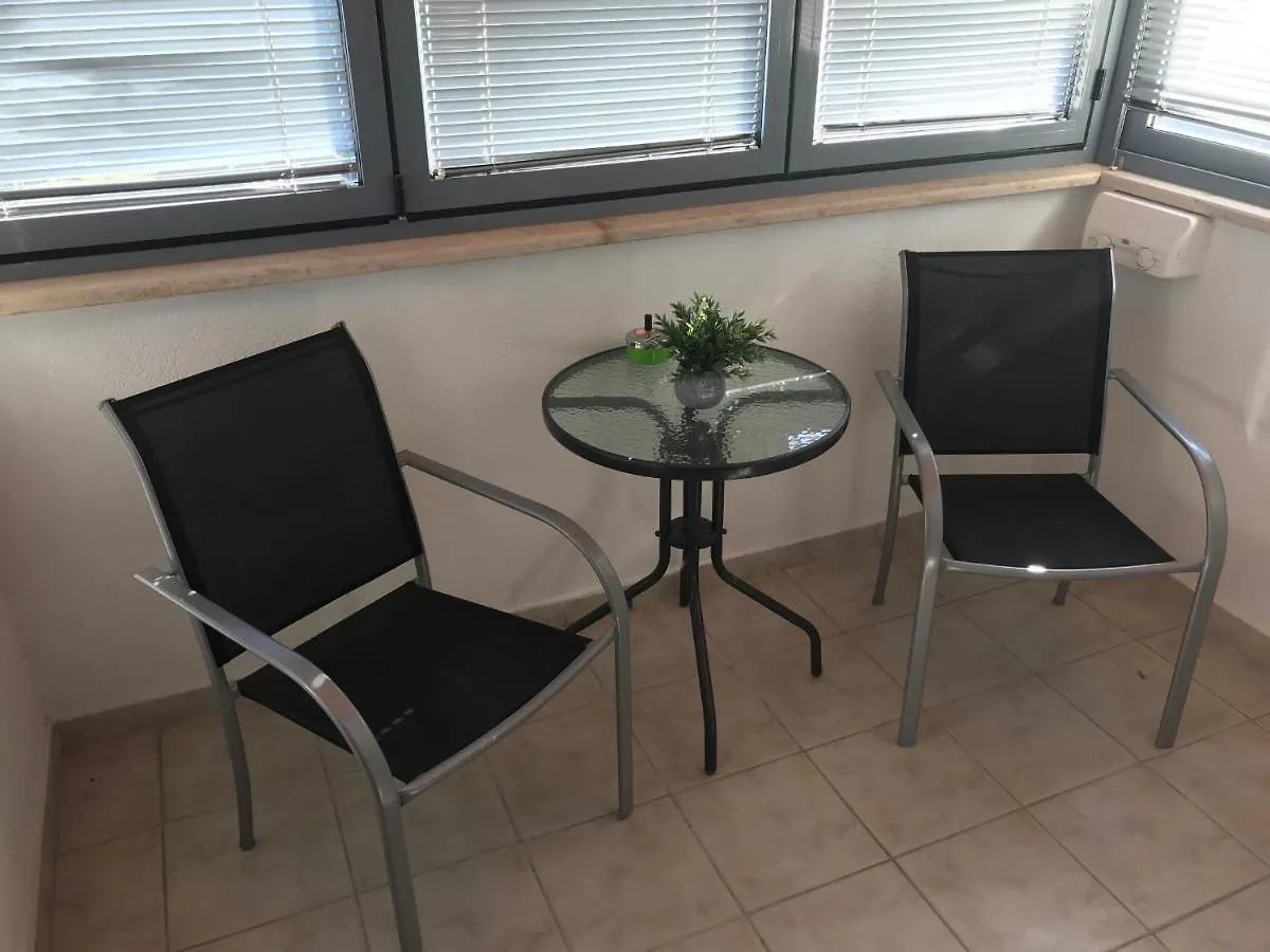 Apartment Angela With Private Garage Slot Pula