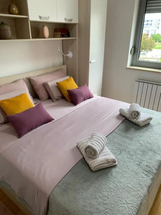 Apartment Angela With Private Garage Slot Pula
